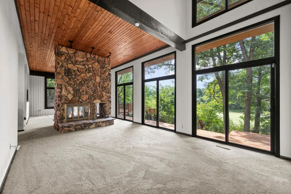 16411 Kingswood Drive Lakeville, MN 55044