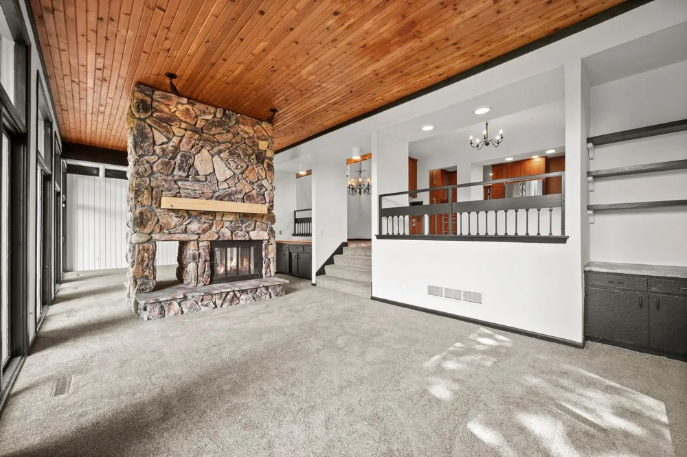 16411 Kingswood Drive Lakeville, MN 55044