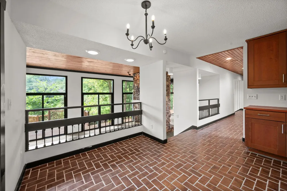 16411 Kingswood Drive Lakeville, MN 55044