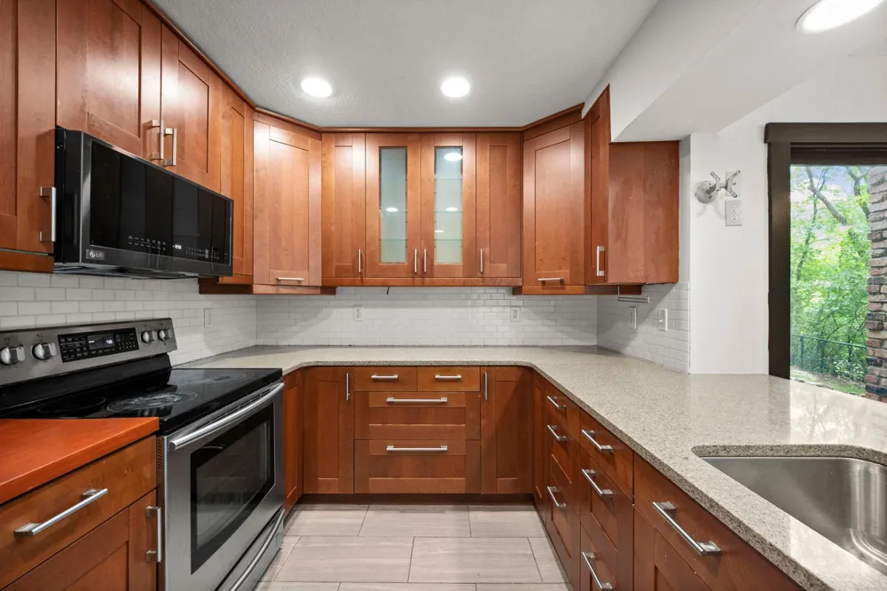 16411 Kingswood Drive Lakeville, MN 55044