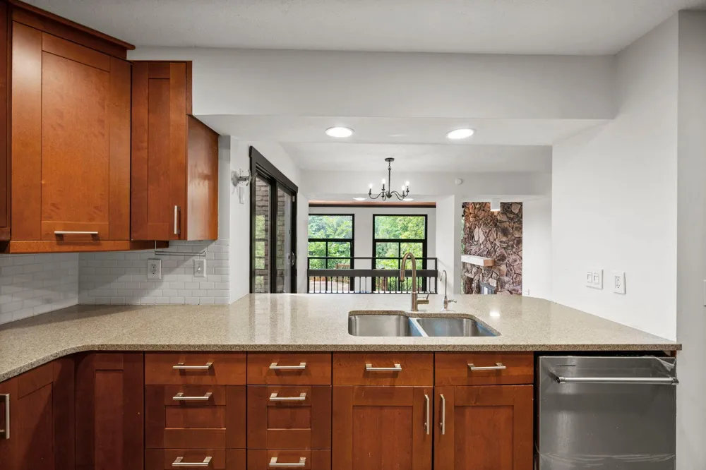 16411 Kingswood Drive Lakeville, MN 55044