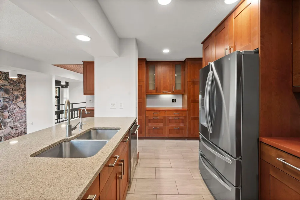 16411 Kingswood Drive Lakeville, MN 55044