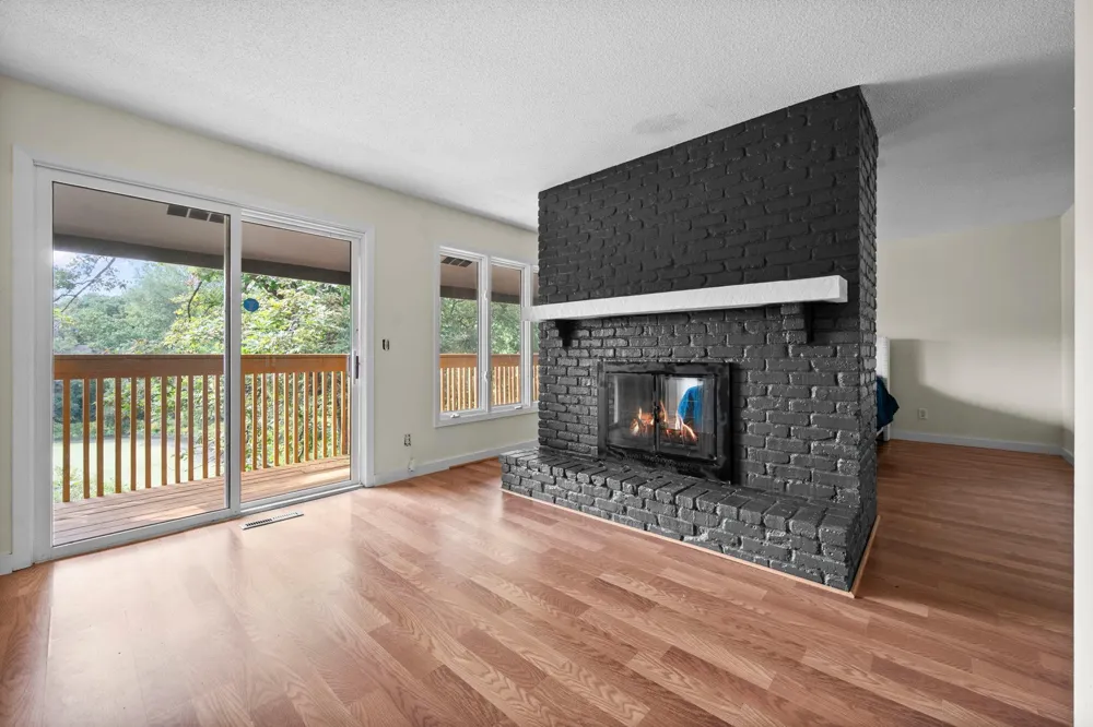16411 Kingswood Drive Lakeville, MN 55044
