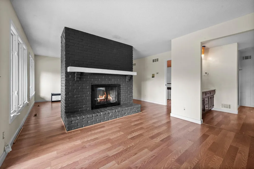 16411 Kingswood Drive Lakeville, MN 55044