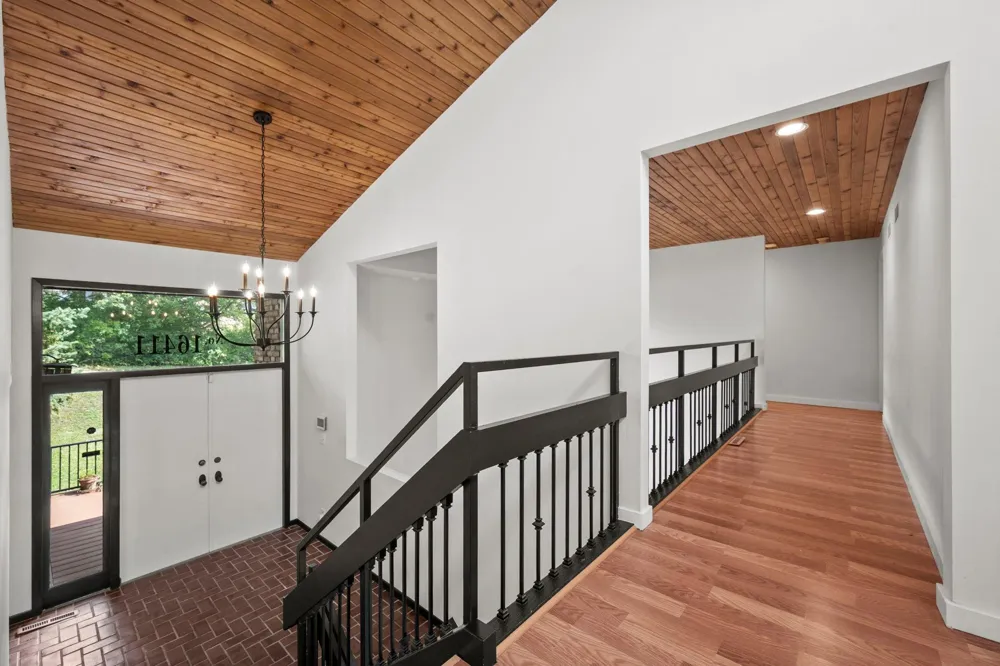 16411 Kingswood Drive Lakeville, MN 55044