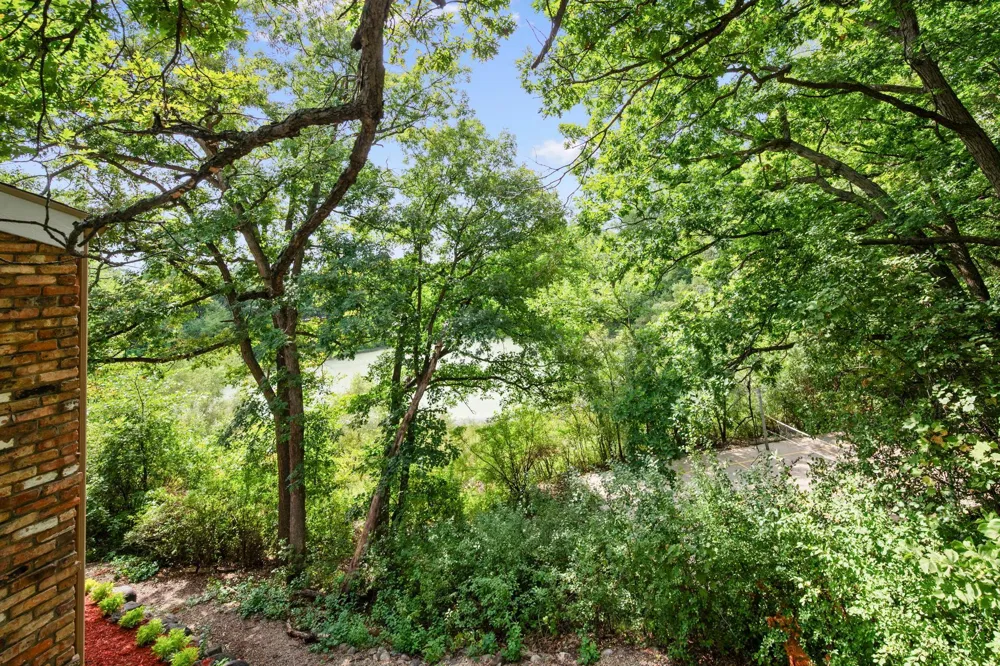 16411 Kingswood Drive Lakeville, MN 55044