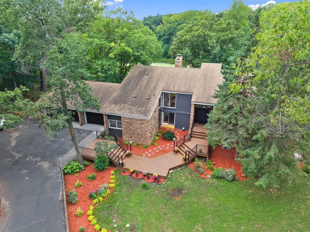 16411 Kingswood Drive Lakeville, MN 55044