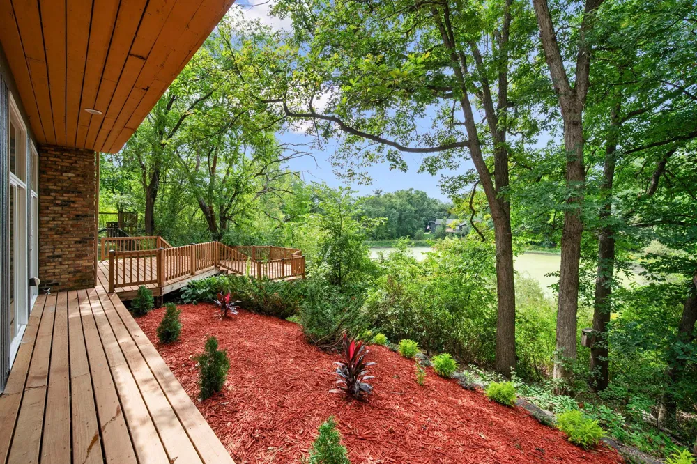 16411 Kingswood Drive Lakeville, MN 55044