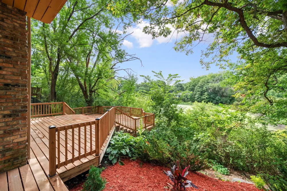 16411 Kingswood Drive Lakeville, MN 55044