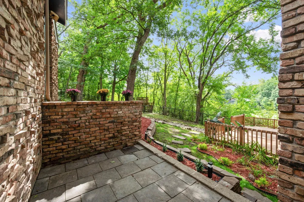 16411 Kingswood Drive Lakeville, MN 55044