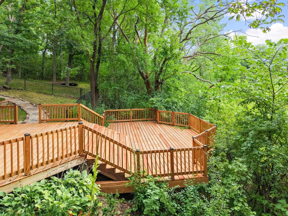 16411 Kingswood Drive Lakeville, MN 55044