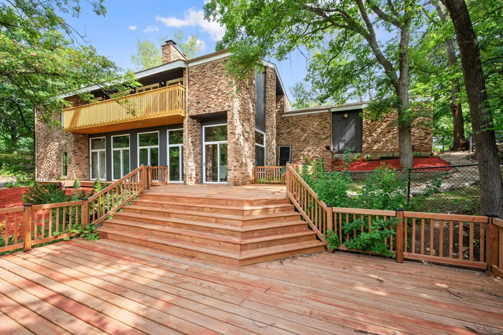 16411 Kingswood Drive Lakeville, MN 55044