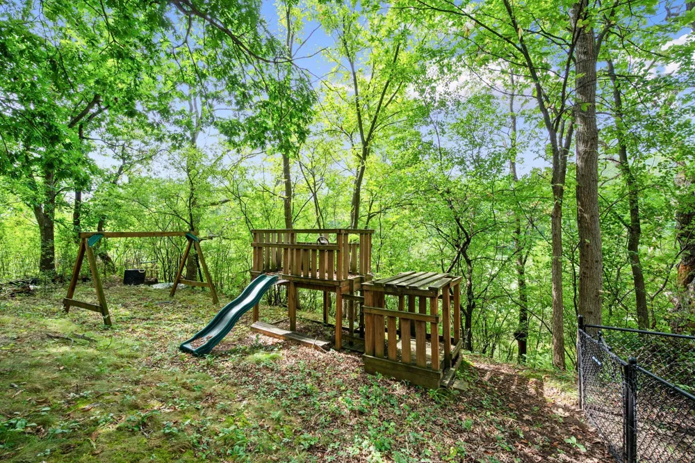 16411 Kingswood Drive Lakeville, MN 55044
