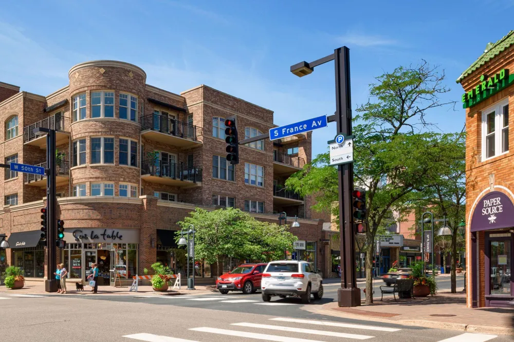 5913 Abbott Avenue S Edina, MN 55410