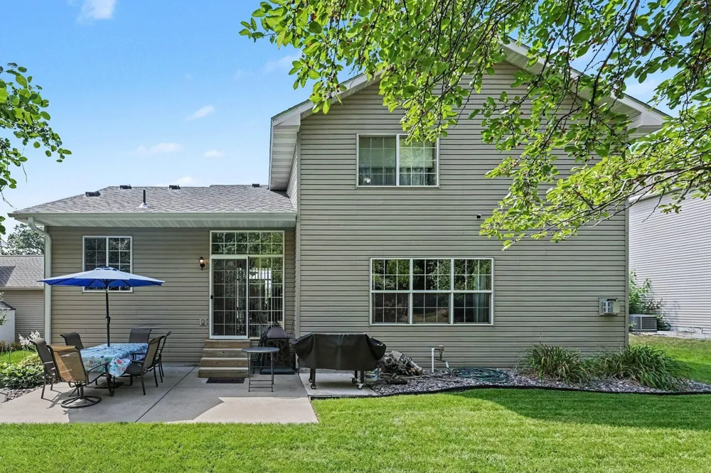 14901 Hillside Trail Savage, MN 55378