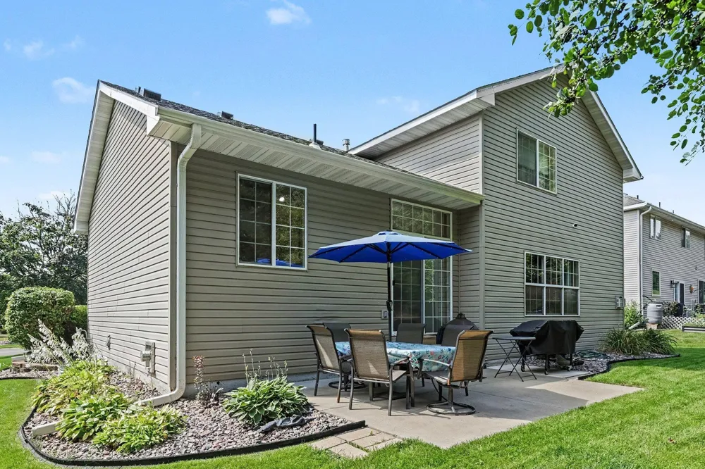 14901 Hillside Trail Savage, MN 55378
