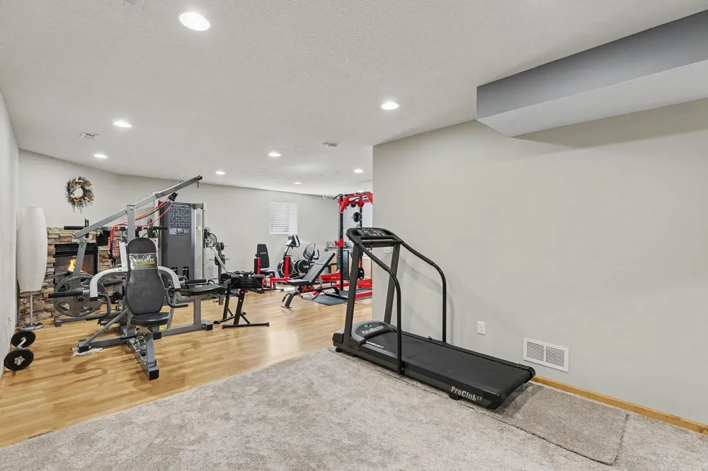 14901 Hillside Trail Savage, MN 55378
