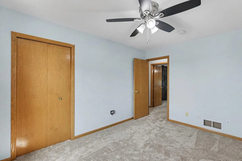 14901 Hillside Trail Savage, MN 55378