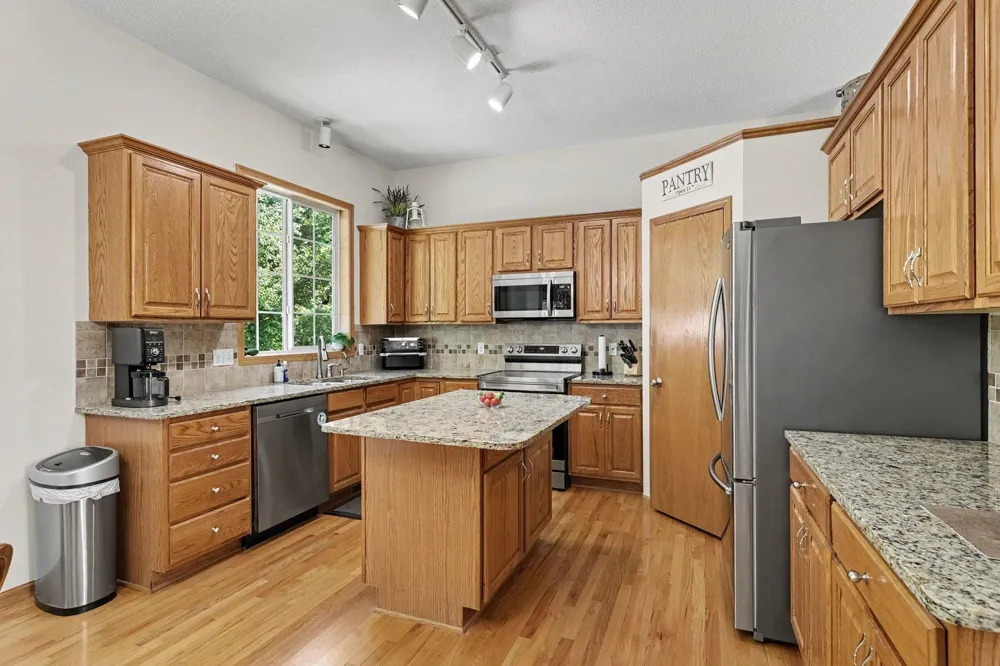 14901 Hillside Trail Savage, MN 55378