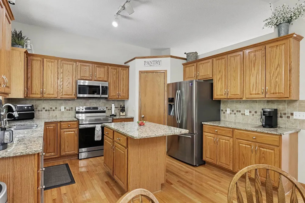 14901 Hillside Trail Savage, MN 55378