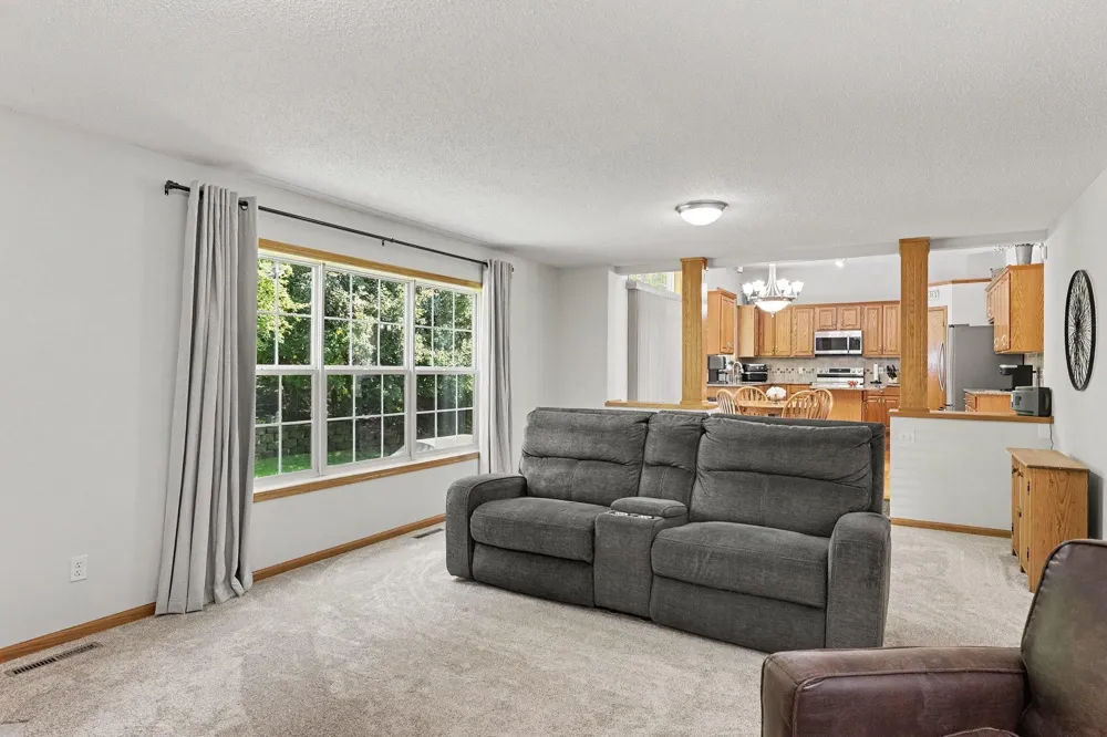 14901 Hillside Trail Savage, MN 55378