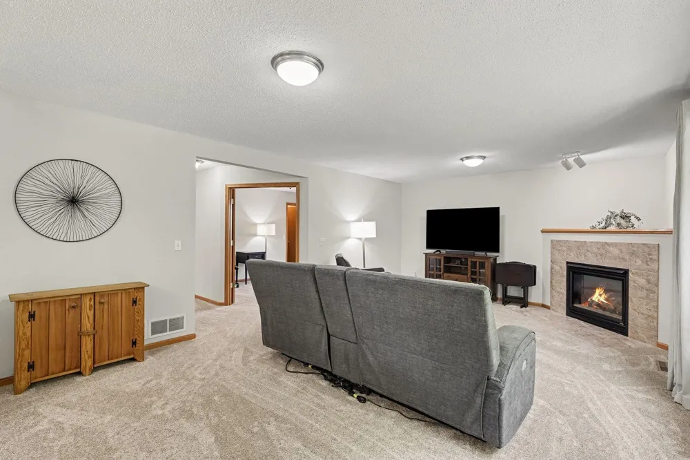 14901 Hillside Trail Savage, MN 55378