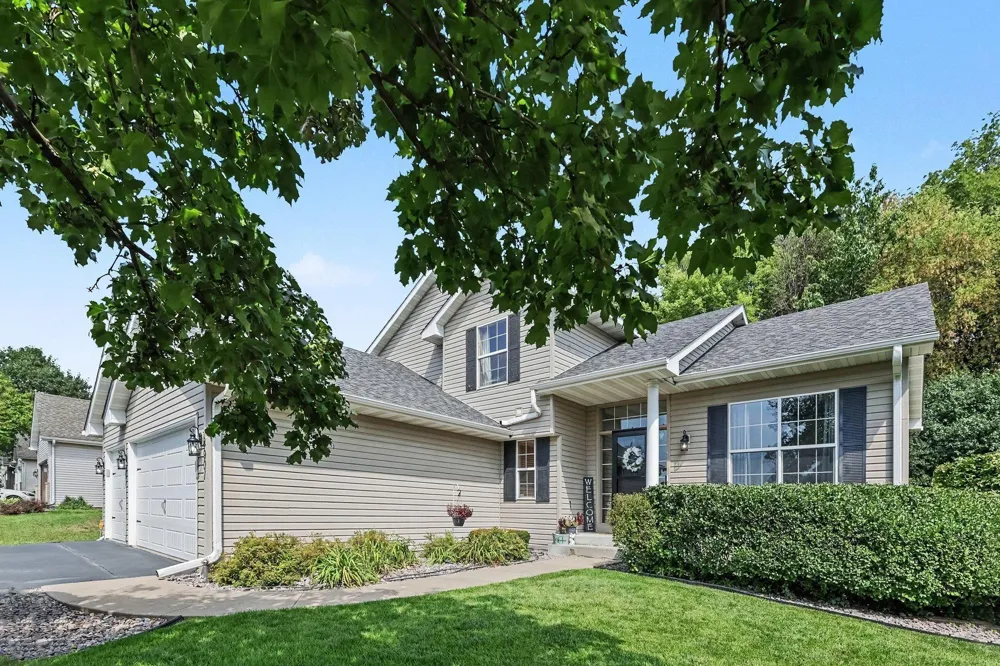14901 Hillside Trail Savage, MN 55378