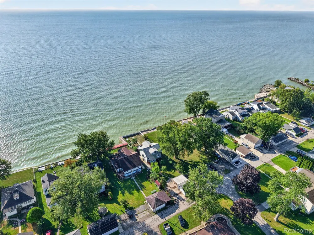3008 Lakeshore Drive Frenchtown Township, MI 48162