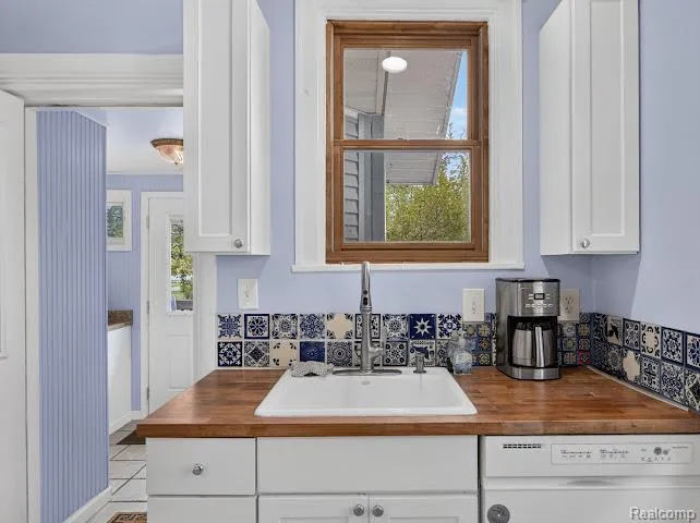 3008 Lakeshore Drive Frenchtown Township, MI 48162
