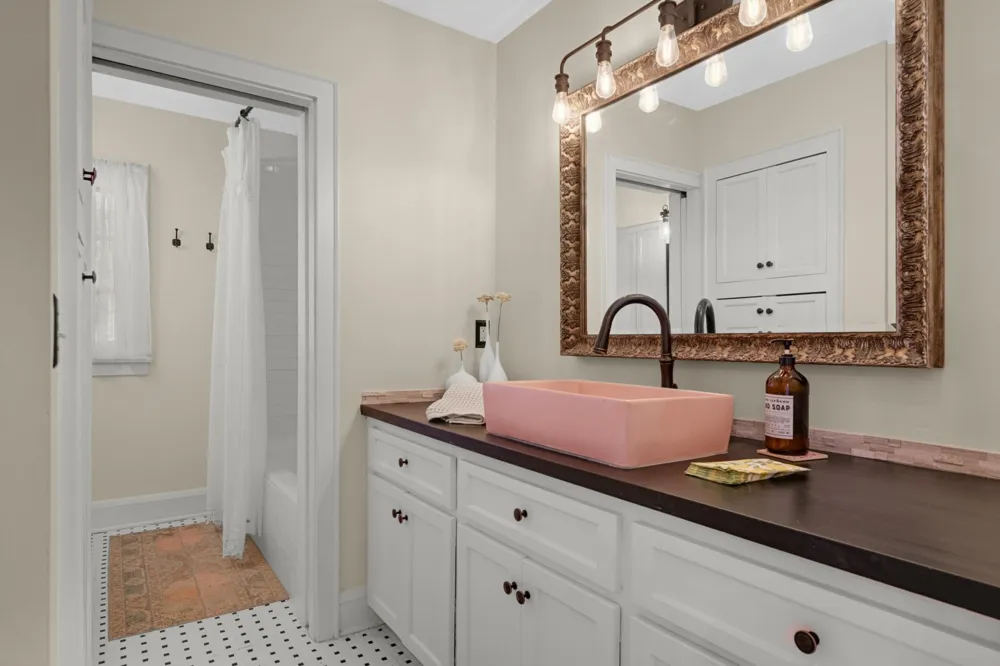 4530 Bruce Avenue Edina, MN 55424
