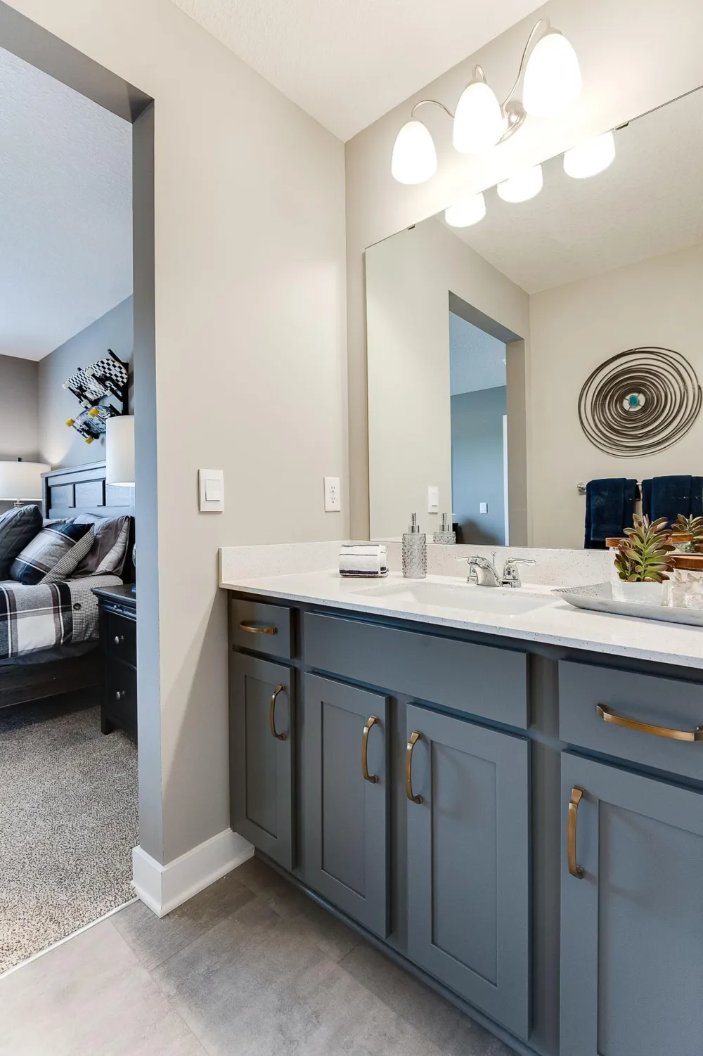 1915 Shady View Court Shakopee, MN 55379