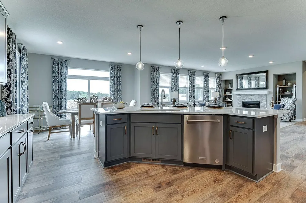 1915 Shady View Court Shakopee, MN 55379
