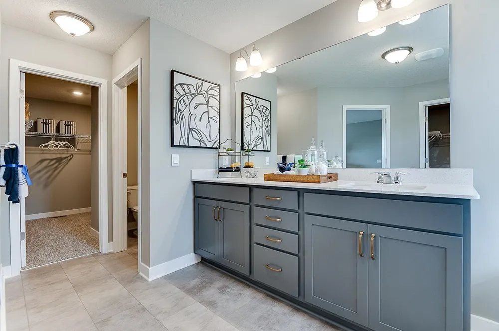 1915 Shady View Court Shakopee, MN 55379