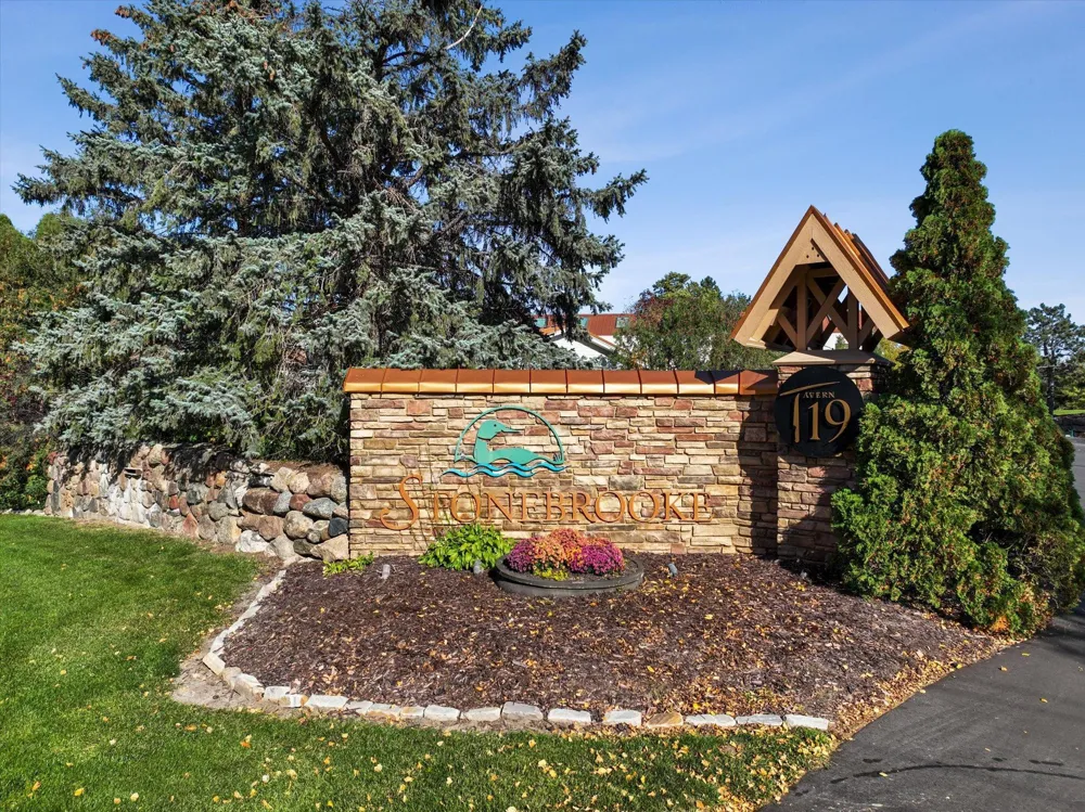 1915 Shady View Court Shakopee, MN 55379