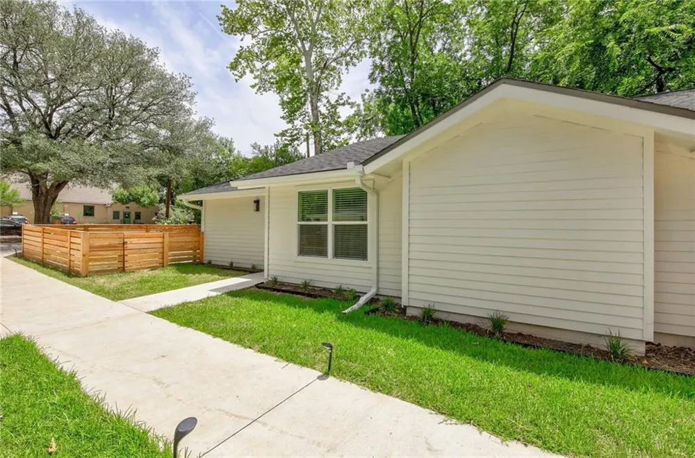 511 E 50th Street #A Austin, TX 78751