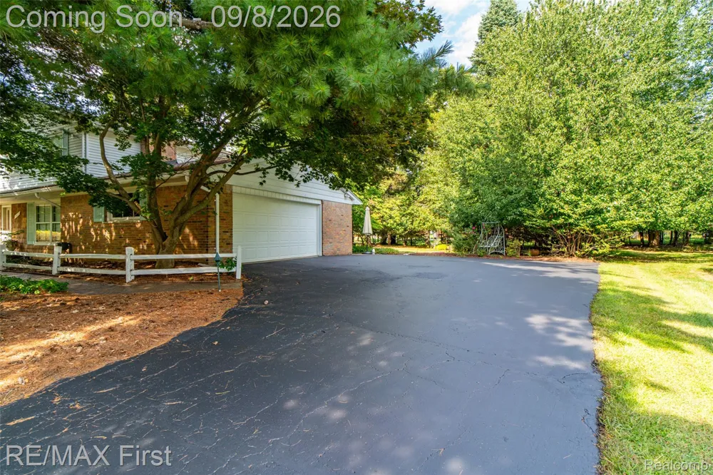 2669 McClintock Road Bloomfield Charter Township, MI 48302