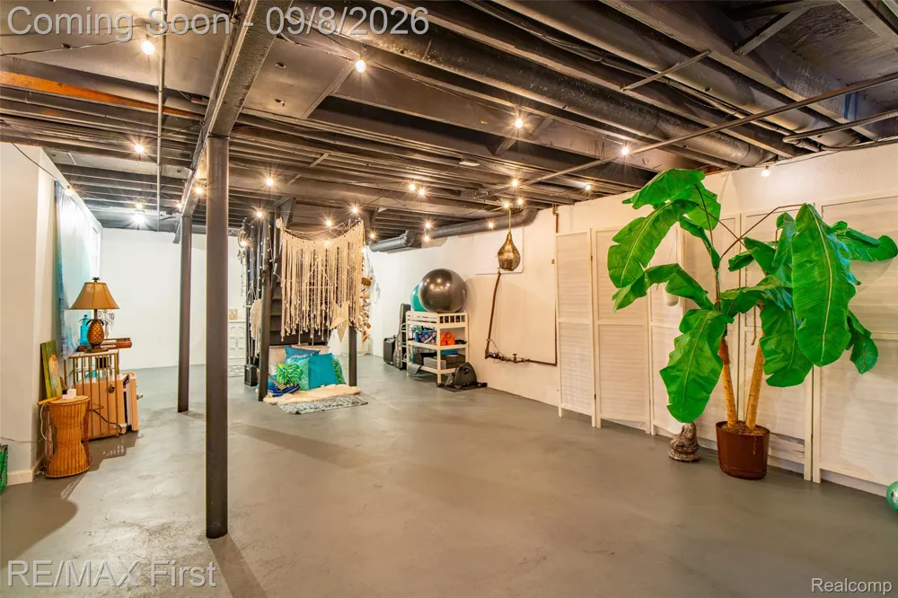 2669 McClintock Road Bloomfield Charter Township, MI 48302