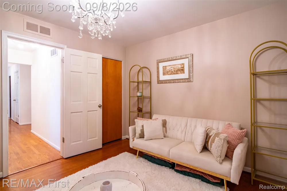 2669 McClintock Road Bloomfield Charter Township, MI 48302