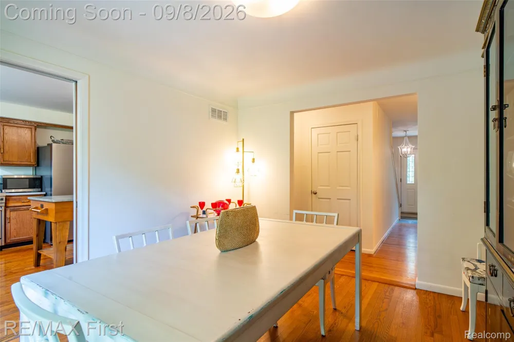 2669 McClintock Road Bloomfield Charter Township, MI 48302