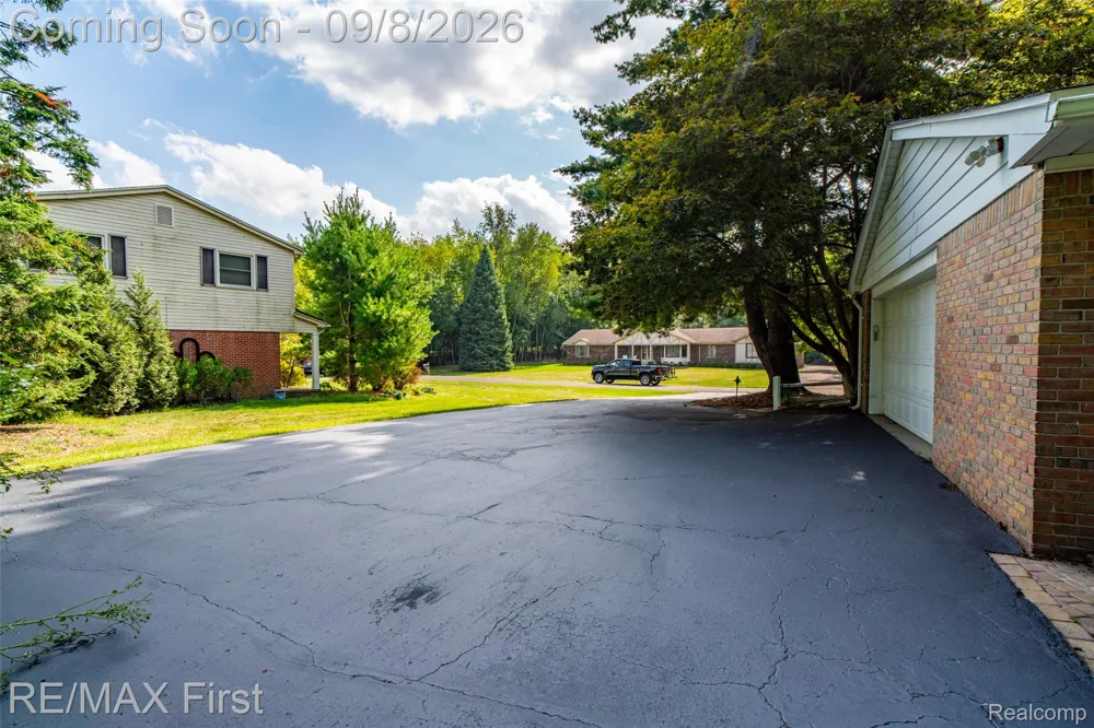 2669 McClintock Road Bloomfield Charter Township, MI 48302