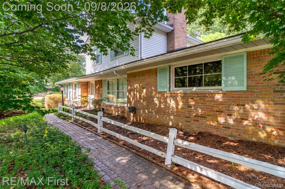 2669 McClintock Road Bloomfield Charter Township, MI 48302