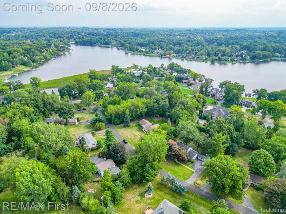 2669 McClintock Road Bloomfield Charter Township, MI 48302