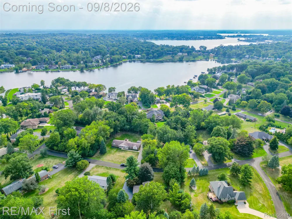 2669 McClintock Road Bloomfield Charter Township, MI 48302