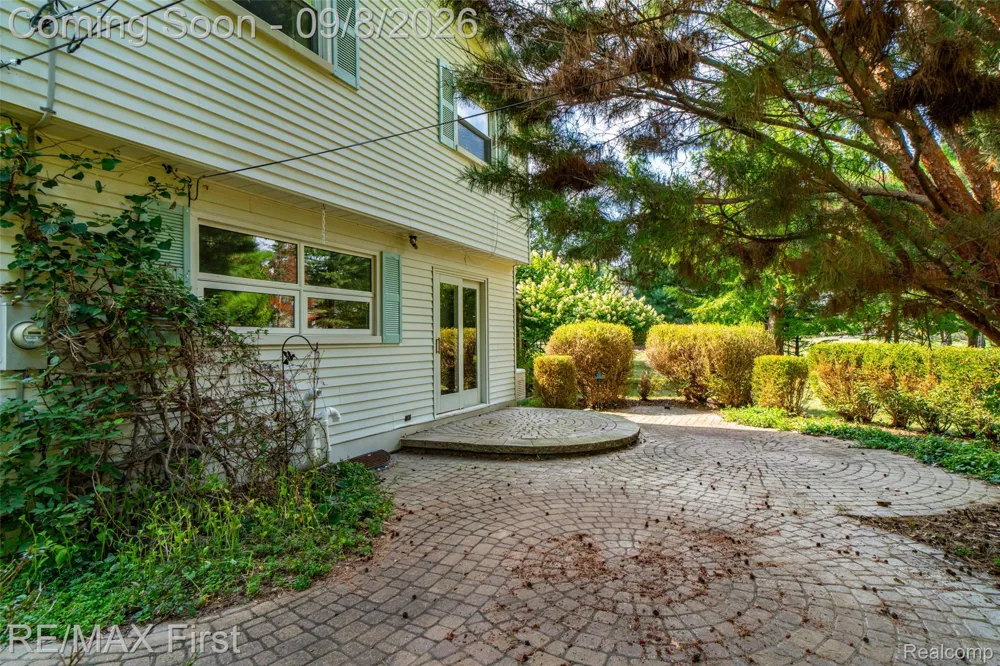 2669 McClintock Road Bloomfield Charter Township, MI 48302