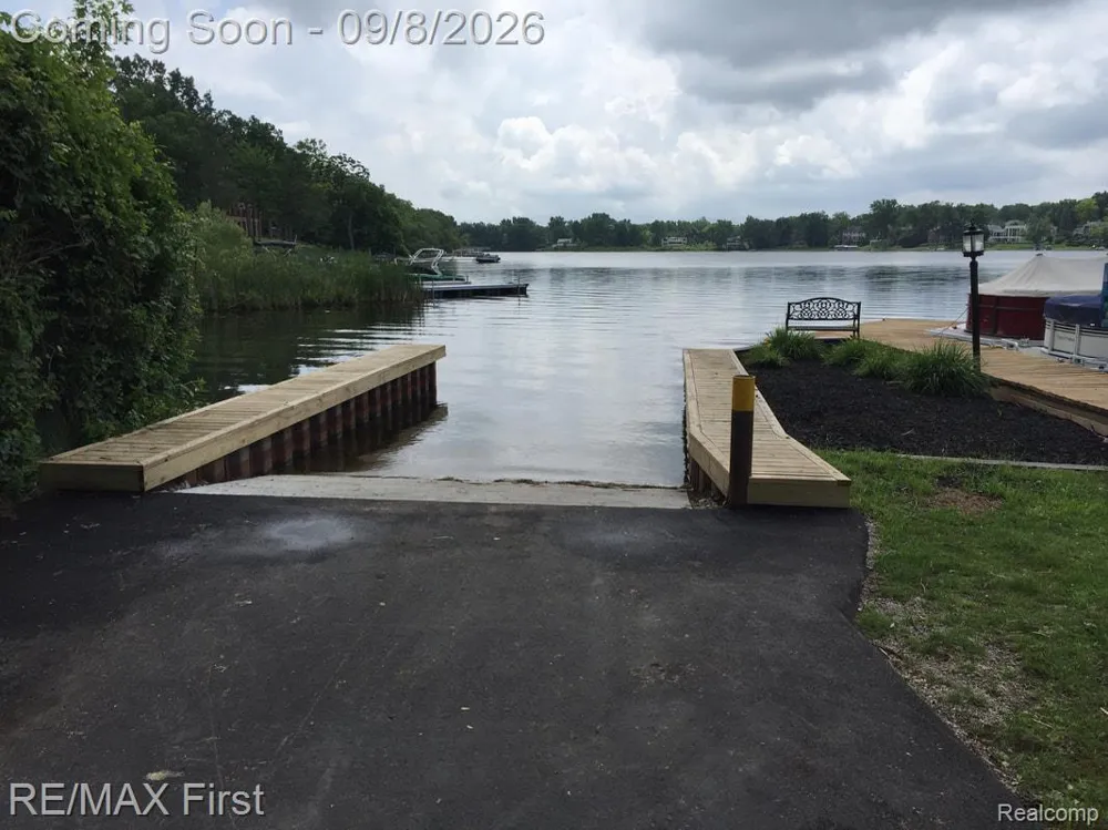 2669 McClintock Road Bloomfield Charter Township, MI 48302