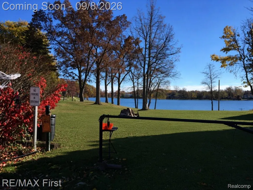 2669 McClintock Road Bloomfield Charter Township, MI 48302