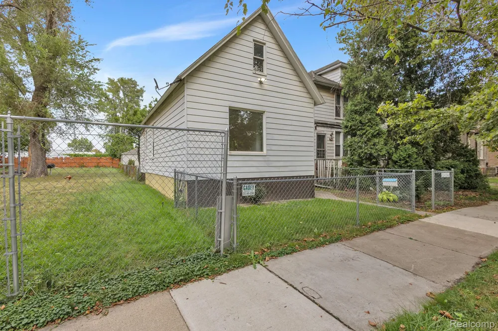 4450 Military Street Detroit City, MI 48210