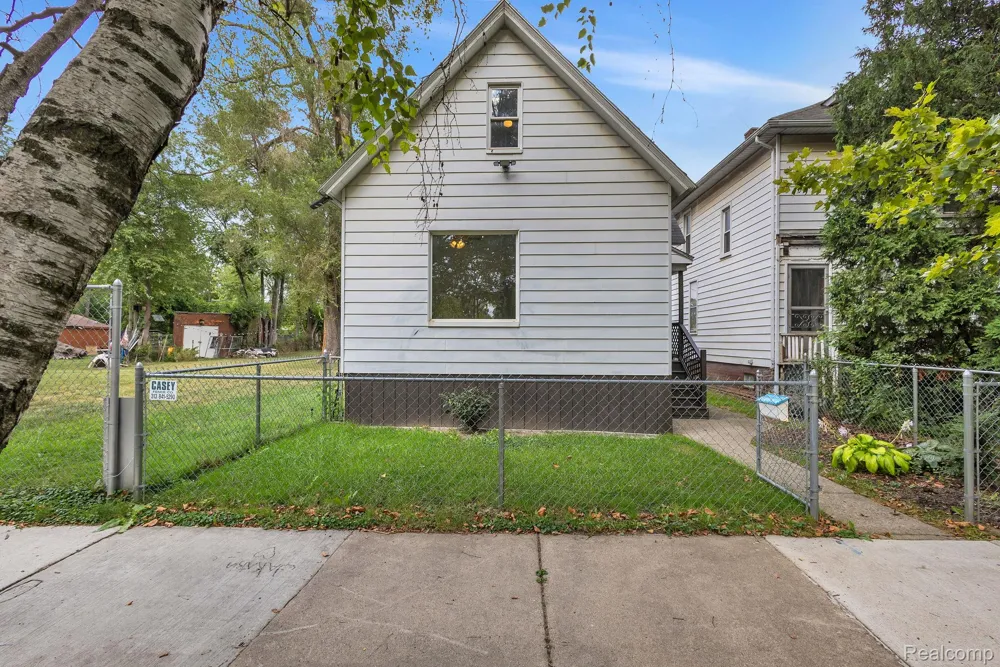 4450 Military Street Detroit City, MI 48210