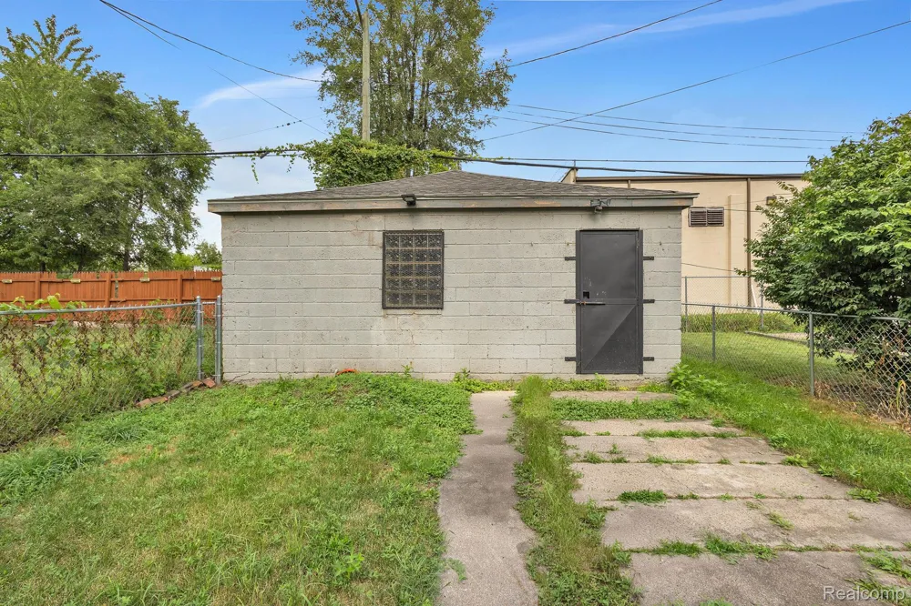 4450 Military Street Detroit City, MI 48210