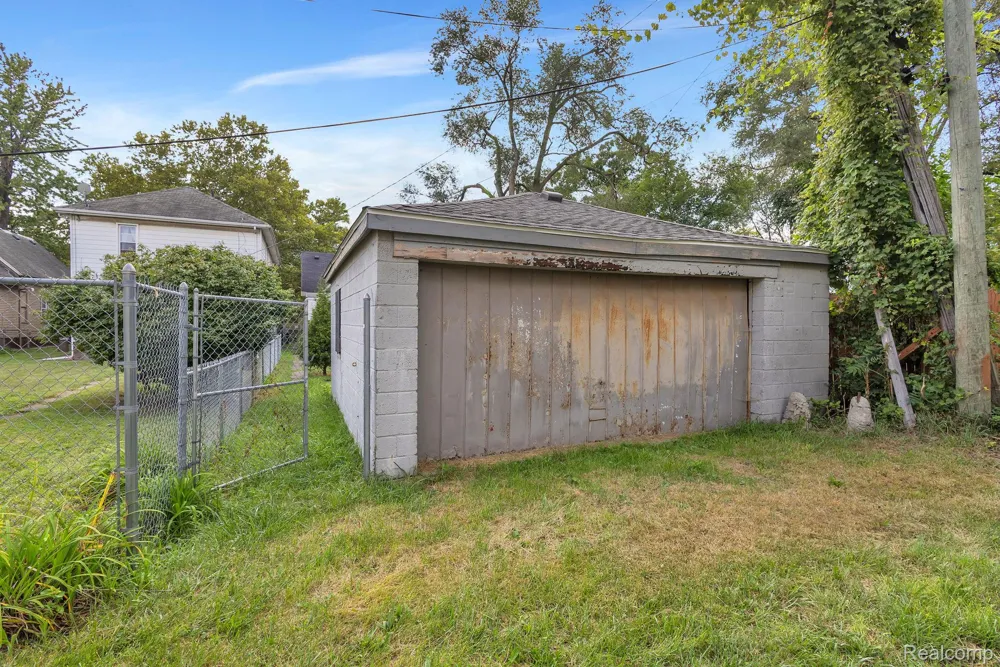 4450 Military Street Detroit City, MI 48210